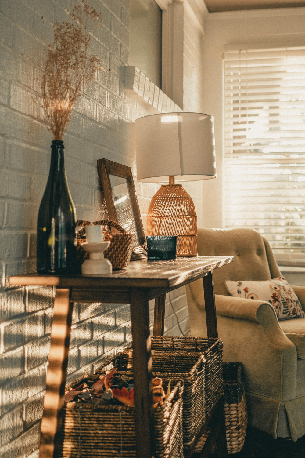 Minimal bedroom storage solution keeping the room clean and visually calm.